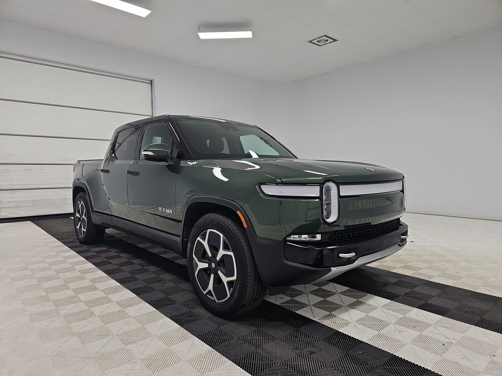 Used 2024 Rivian R1T Adventure AWD/4WD image 7