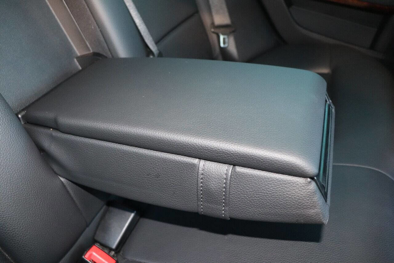 Used 2013 Mercedes-Benz E 350 Sedan image 49