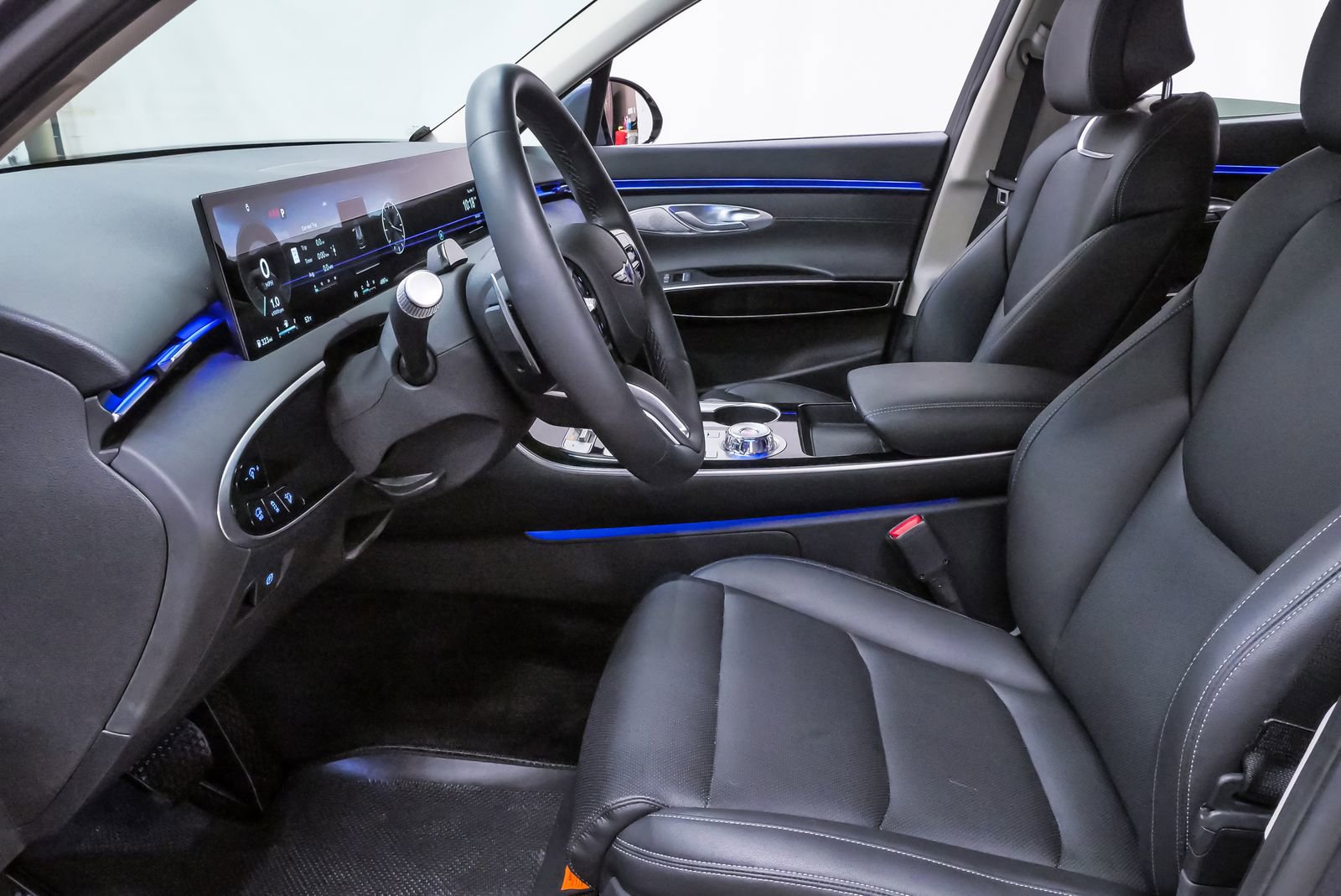 Certified 2026 Genesis GV70 2.5T AWD/4WD image 9