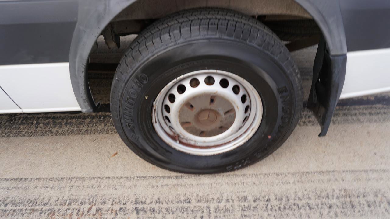 Used 2012 Mercedes-Benz Sprinter 2500 image 11