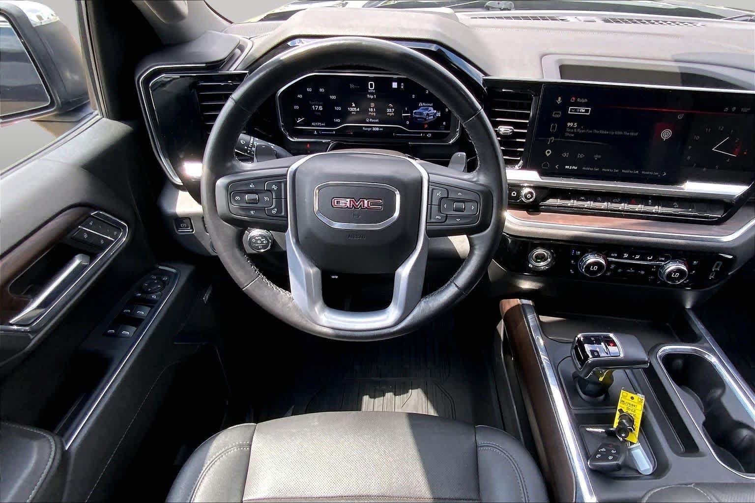 Used 2023 GMC Sierra 1500 SLT AWD/4WD image 6