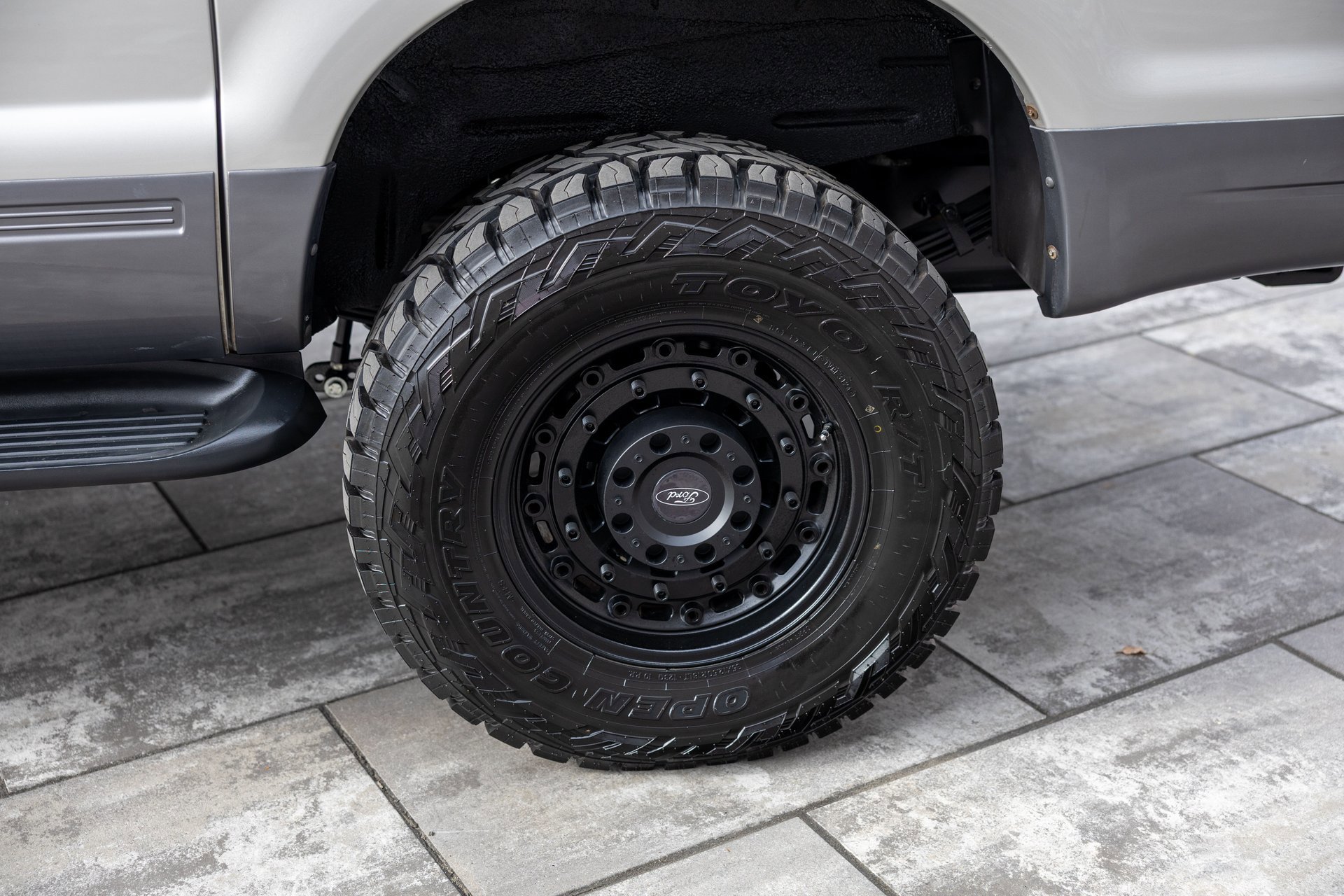 Used 2005 Ford Excursion XLS image 14