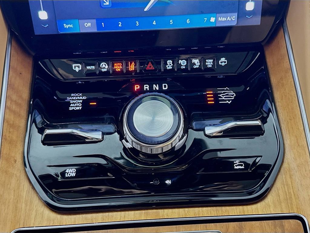 Used 2024 Jeep Grand Wagoneer Series III w/ Rear Seat Video Group 1 image 17