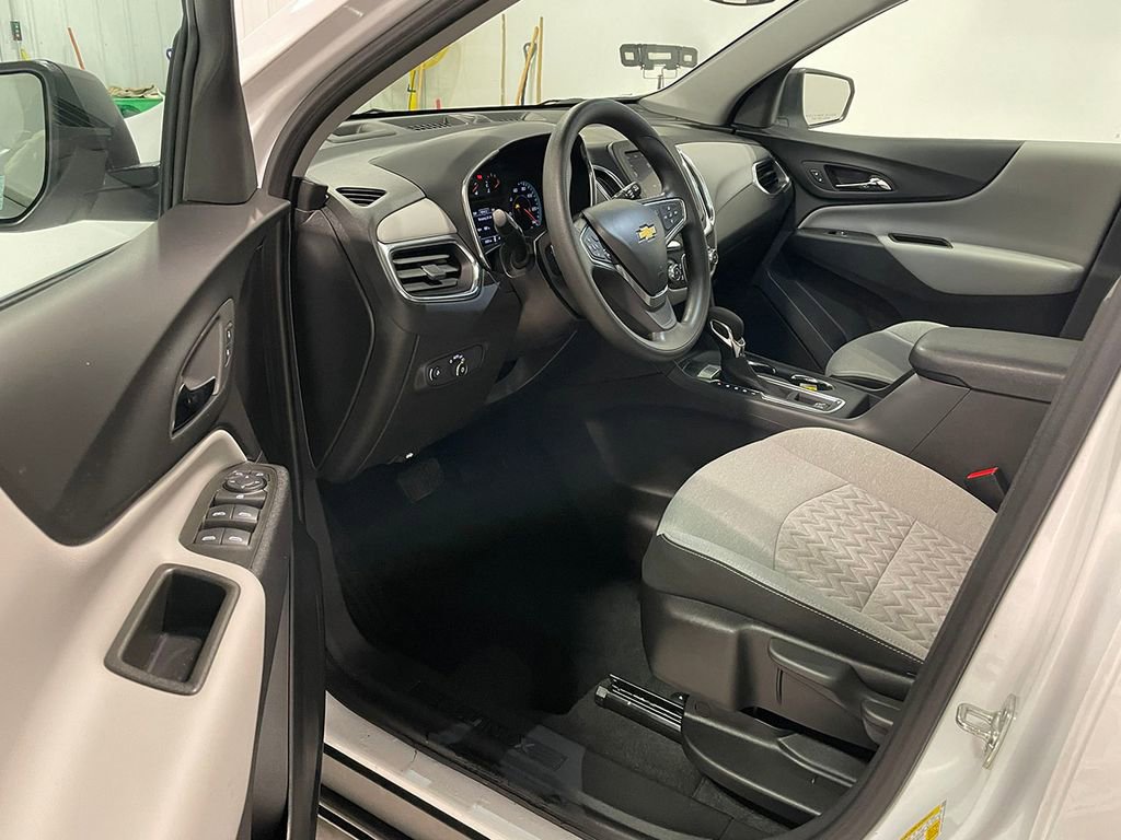 Used 2024 Chevrolet Equinox LS FWD image 17