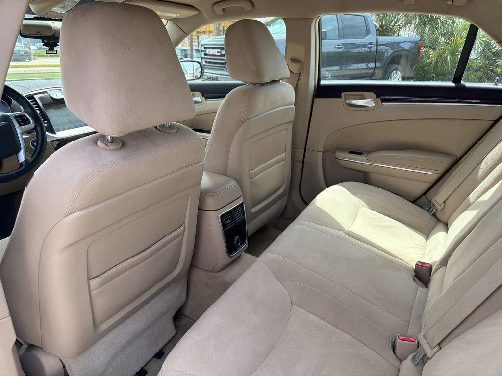 Used 2011 Chrysler 300 RWD image 11