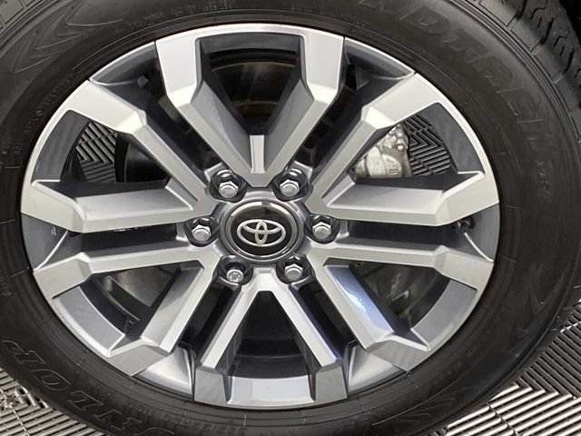 Used 2025 Toyota 4Runner Limited w/ Tow Technology Package AWD/4WD image 30