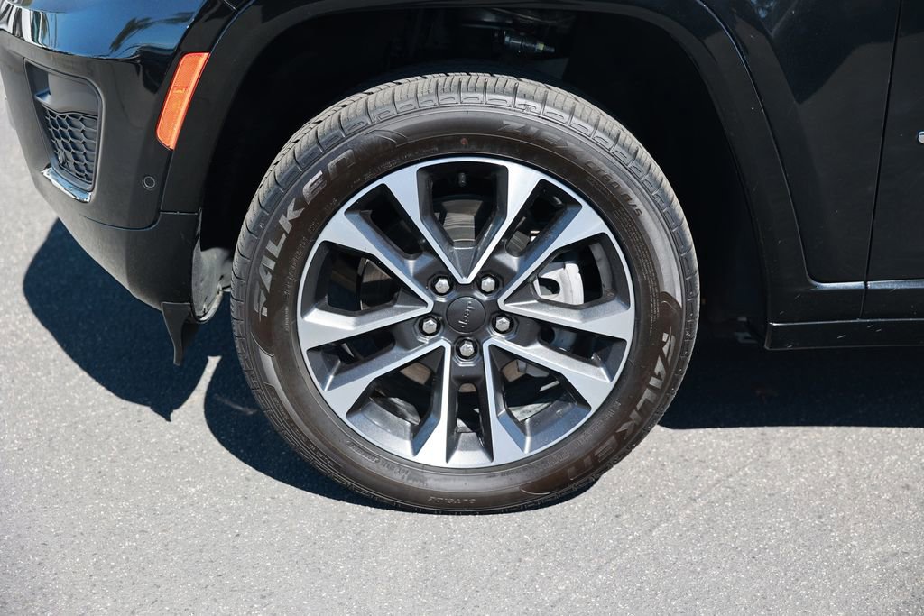 Used 2022 Jeep Grand Cherokee Overland AWD/4WD image 12