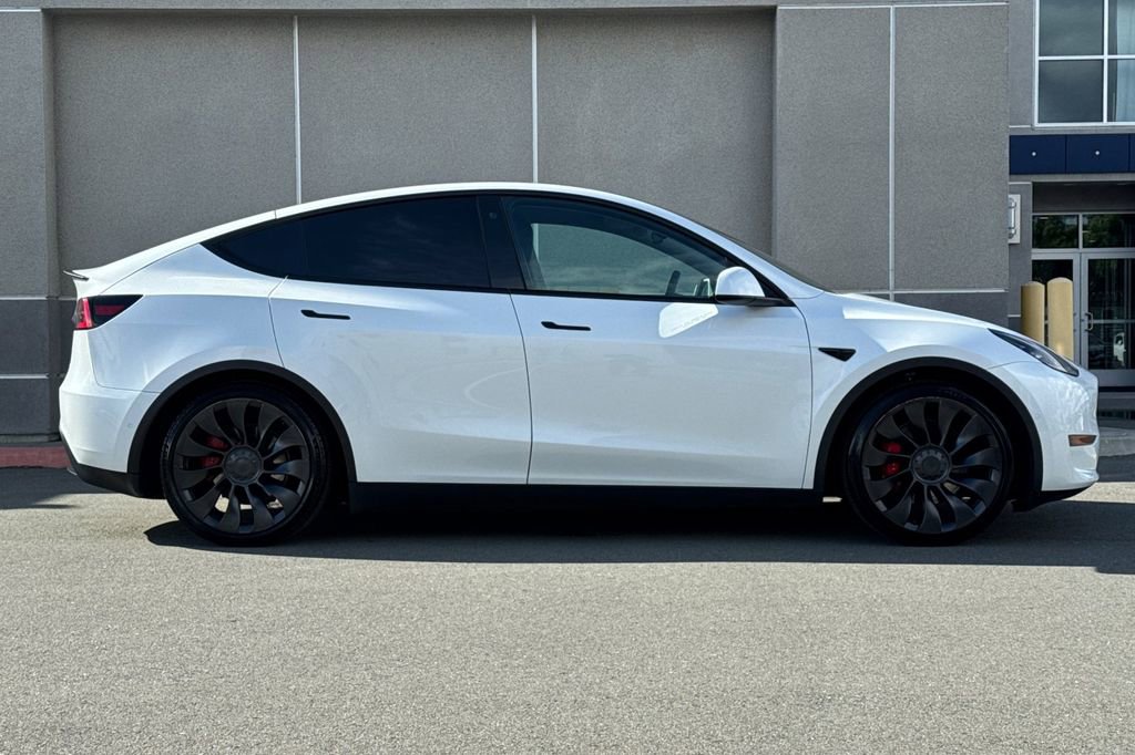 Used 2022 Tesla Model Y Performance AWD/4WD image 3