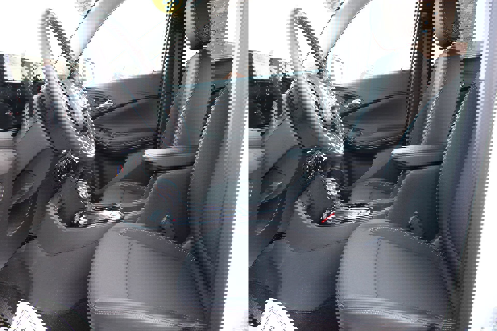 Used 2025 Buick Encore GX Preferred AWD/4WD image 14