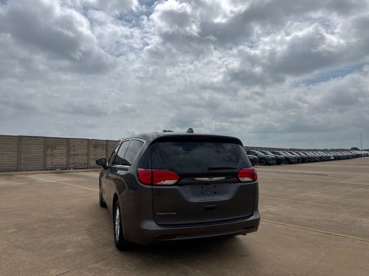 Used 2017 Chrysler Pacifica Touring FWD image 15