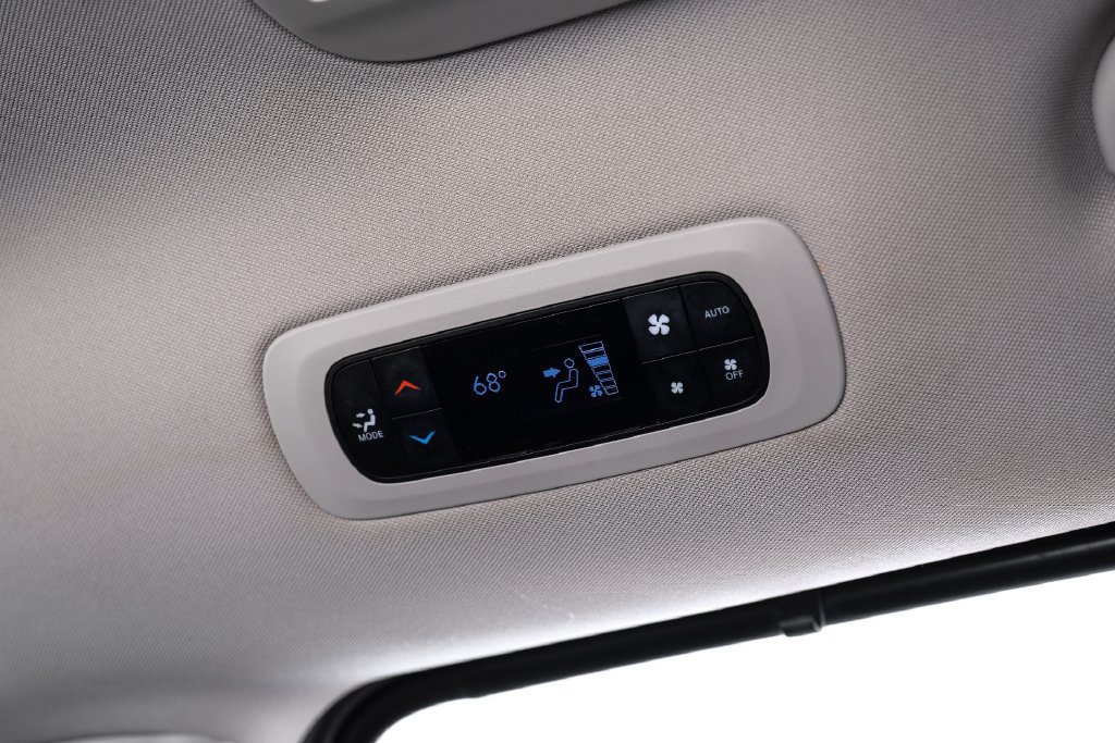 Used 2021 Chrysler Pacifica Touring-L FWD image 41