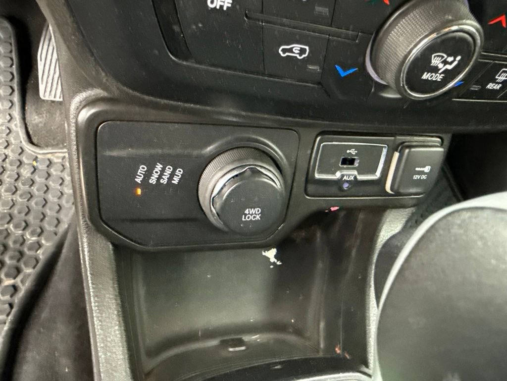 Used 2022 Jeep Renegade Altitude AWD/4WD image 21