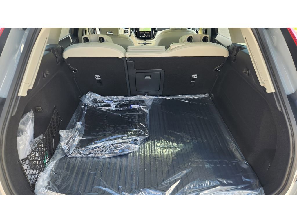 New 2026 Volvo XC60 B5 Ultra w/ Protection Package Premier image 13
