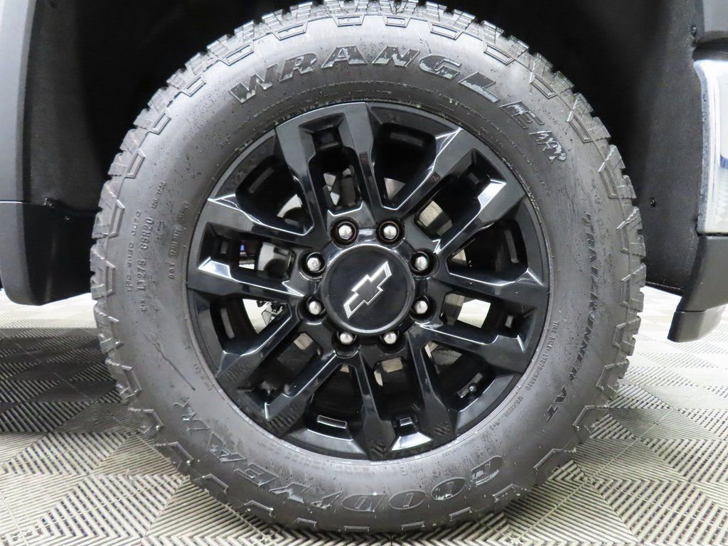 Used 2025 Chevrolet Silverado 2500 LT image 8