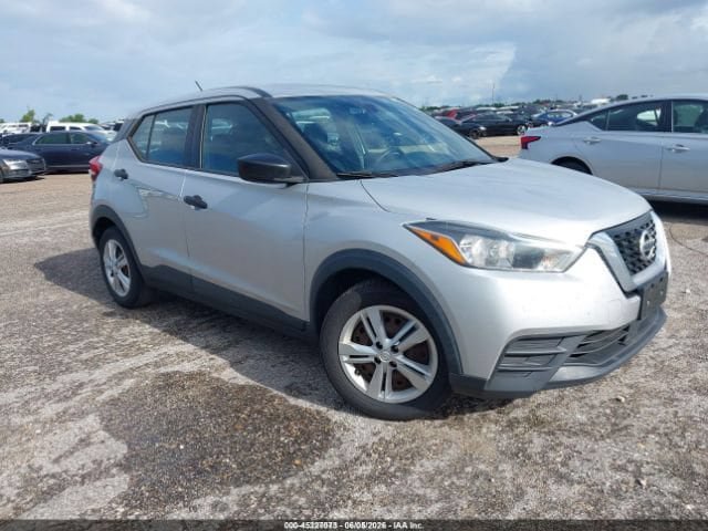 Used 2020 Nissan Kicks S FWD image 1