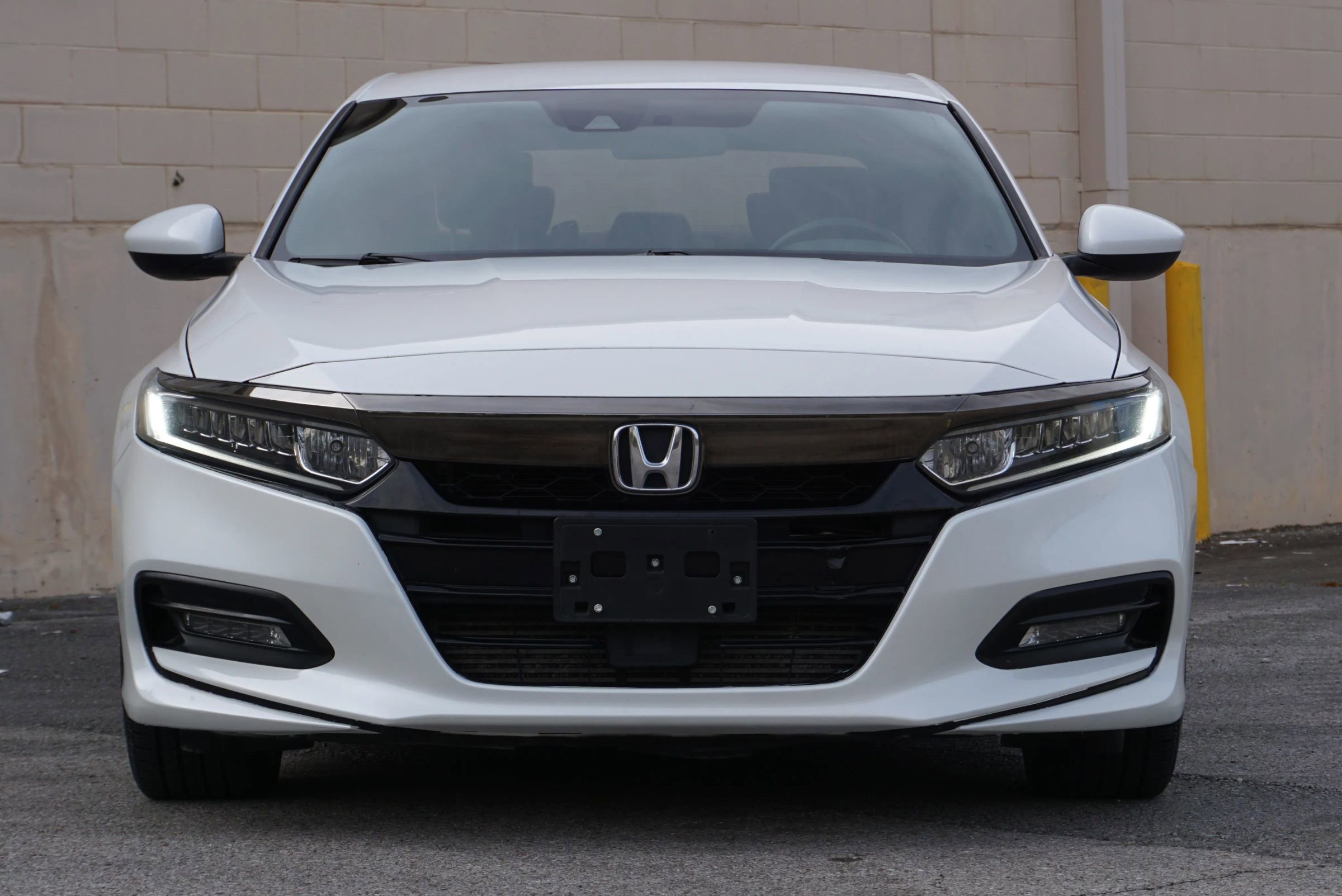Used 2018 Honda Accord Sport image 2