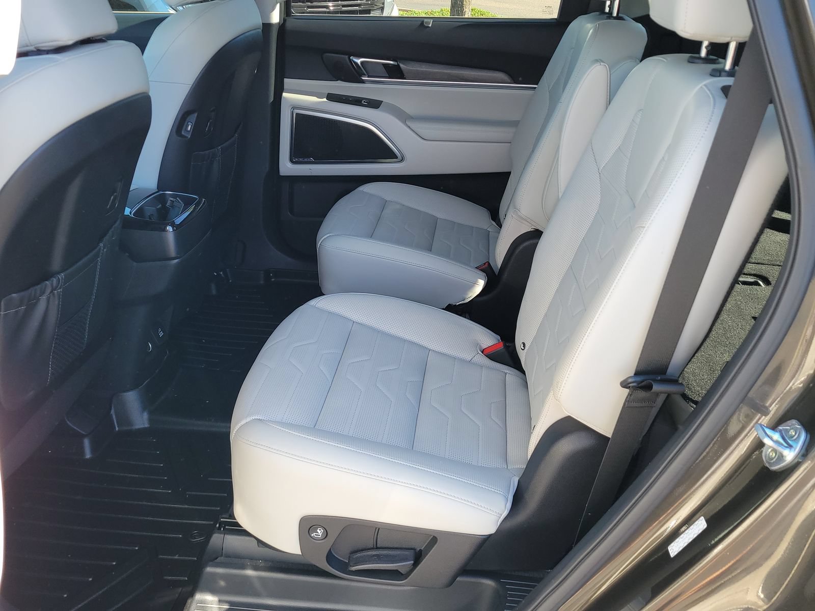 Used 2022 Kia Telluride SX w/ SX Prestige Package AWD/4WD image 8