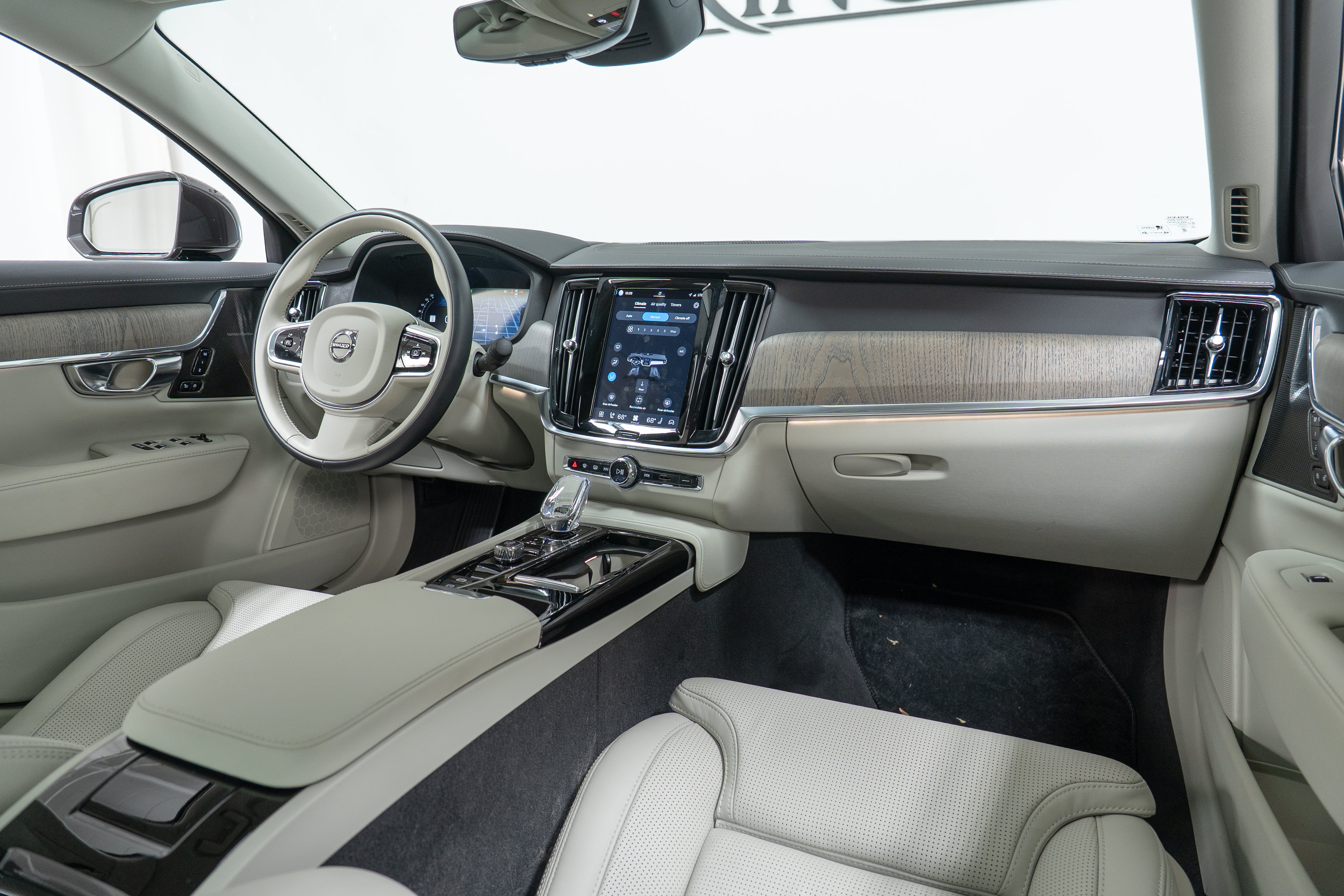 Certified 2025 Volvo S90 T8 Ultra AWD/4WD image 14