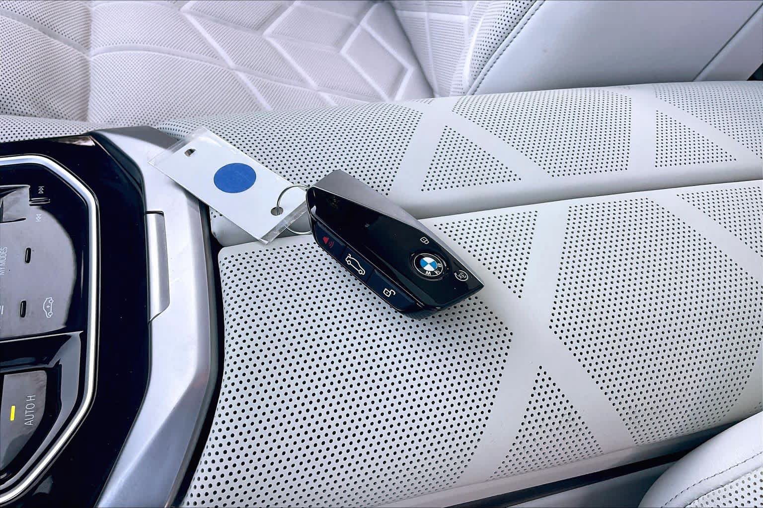 Used 2023 BMW i7 xDrive60 AWD/4WD image 14