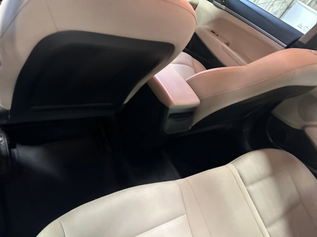 Used 2017 Hyundai Elantra SE image 36