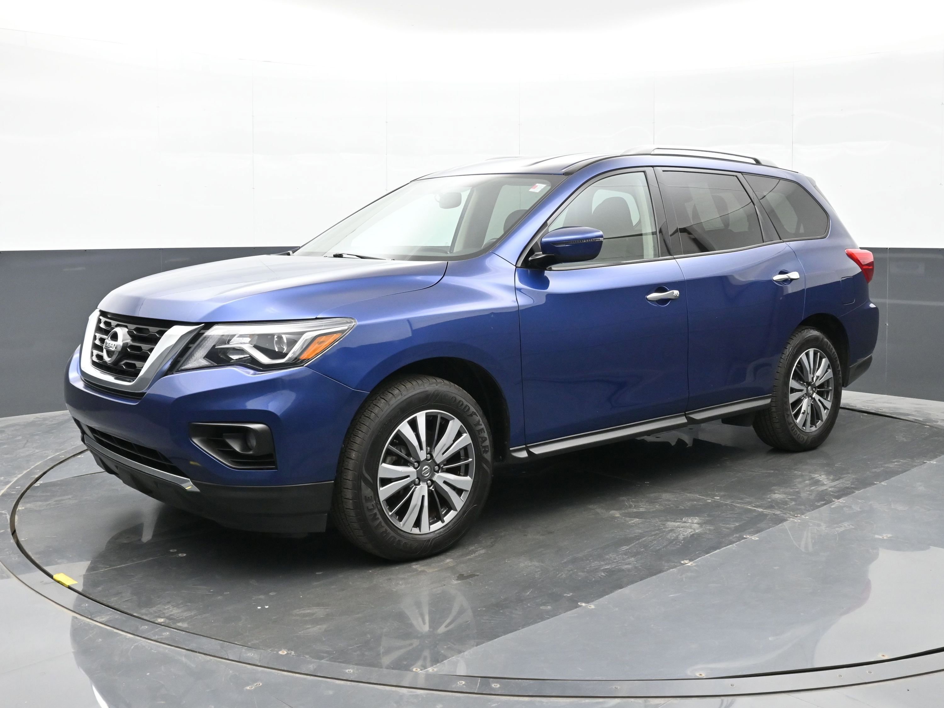 Used 2020 Nissan Pathfinder SV image 8