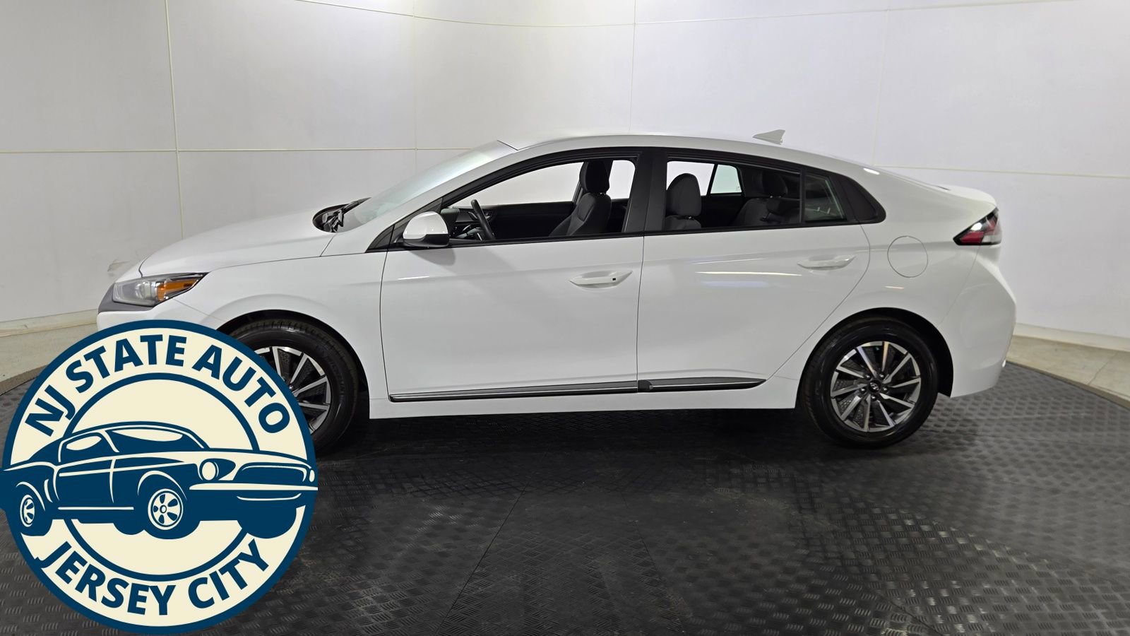 Used 2021 Hyundai Ioniq SE FWD image 4