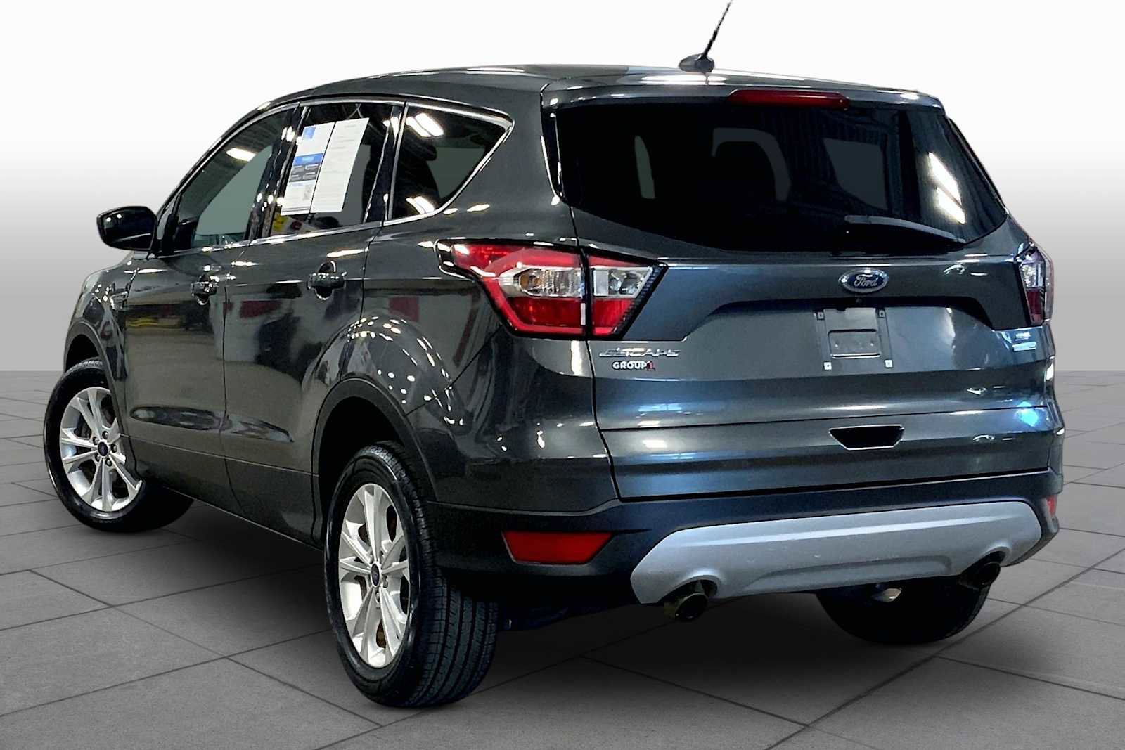 Used 2017 Ford Escape SE image 12