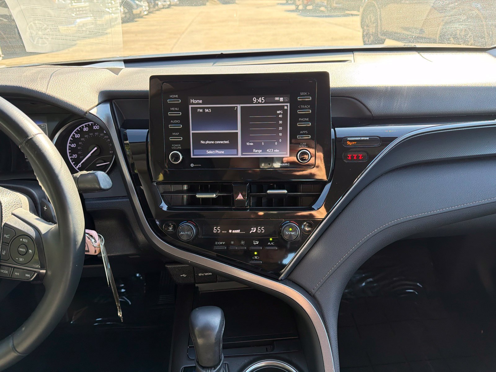 Used 2023 Toyota Camry SE FWD image 10
