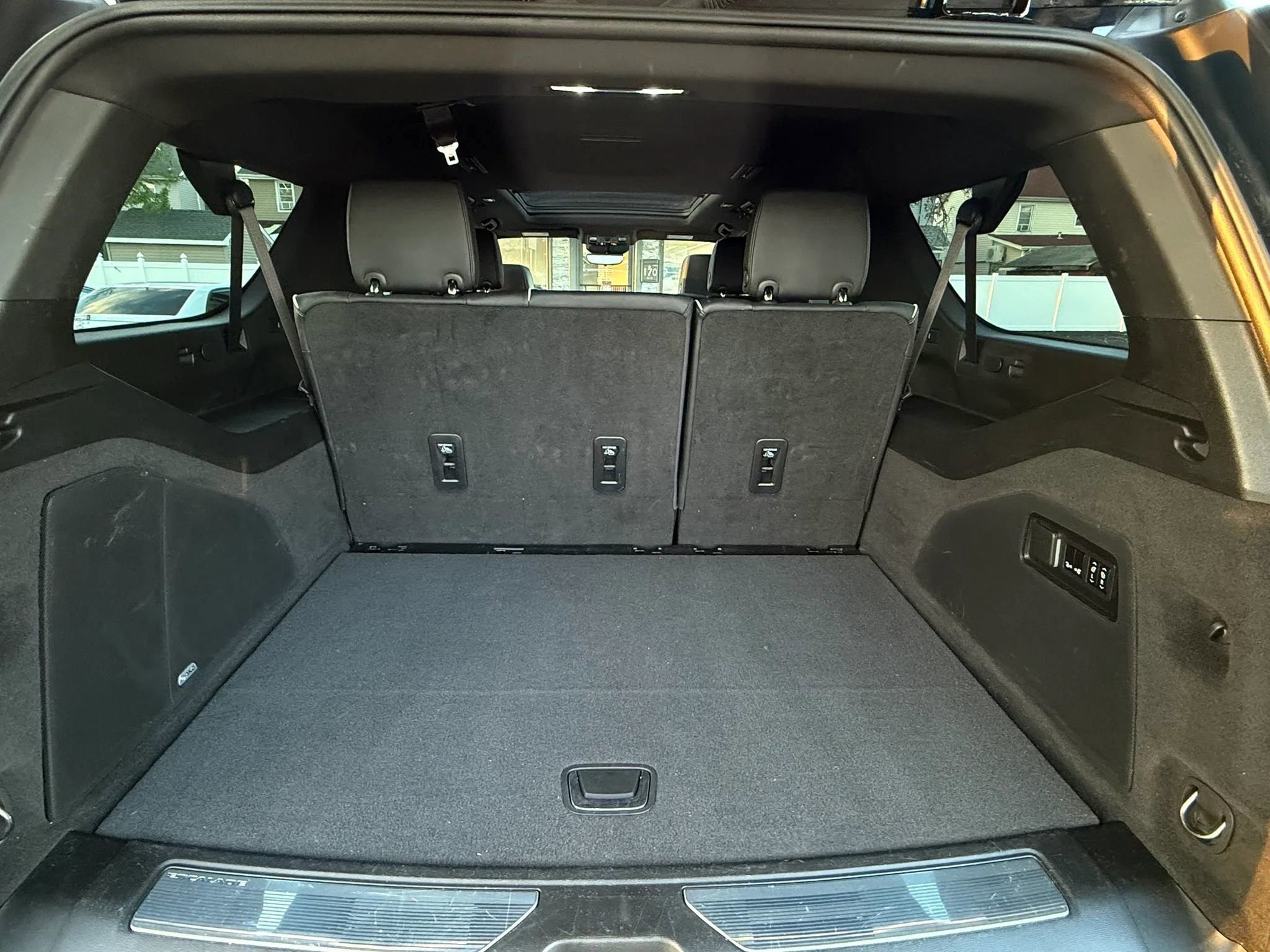 Used 2023 Cadillac Escalade ESV Premium Luxury AWD/4WD image 13