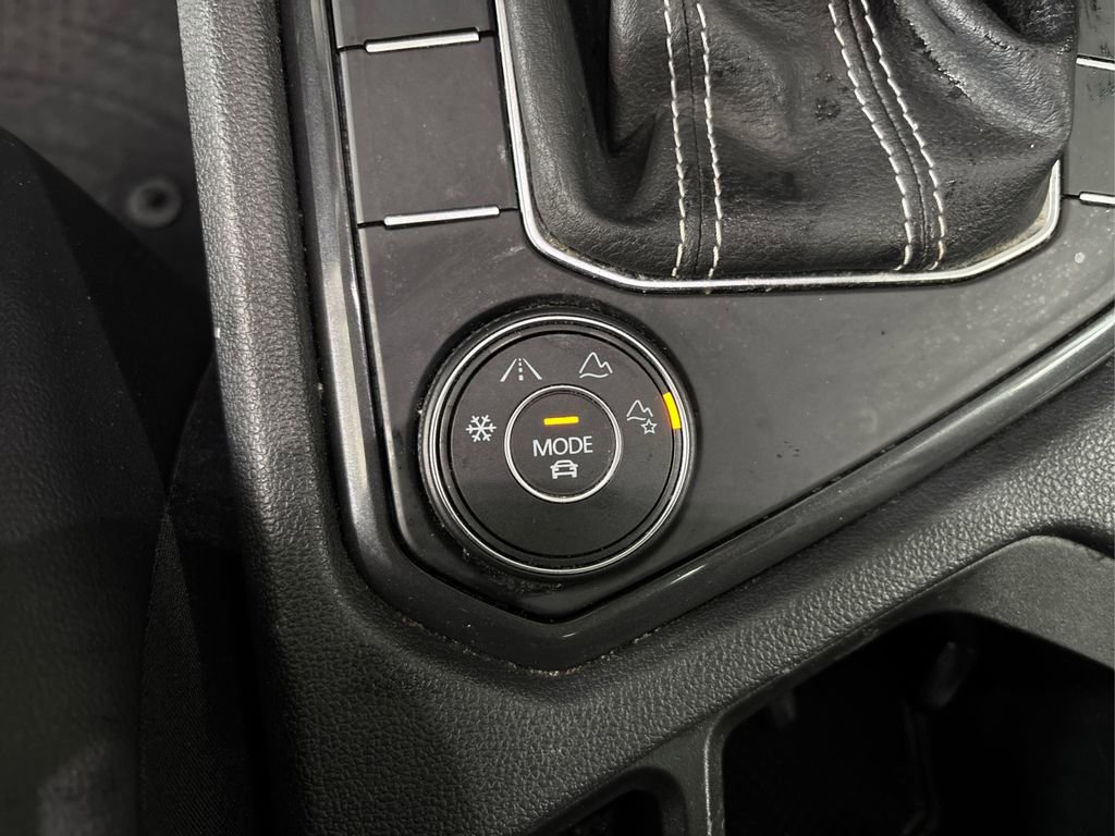 Used 2022 Volkswagen Tiguan SE image 34