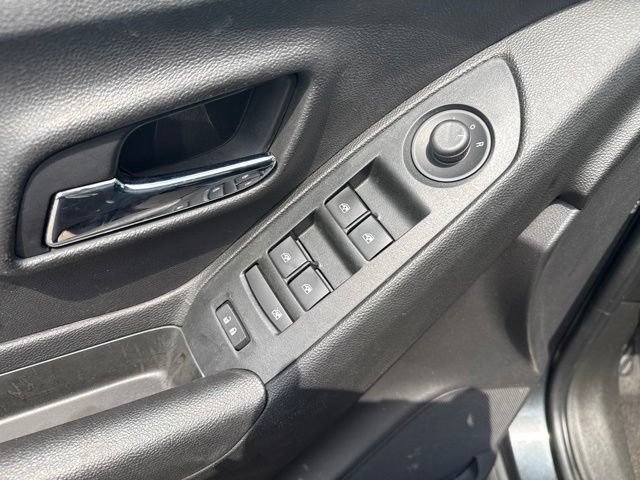 Used 2019 Chevrolet Trax LS w/ Tint and Cruise Package AWD/4WD image 17