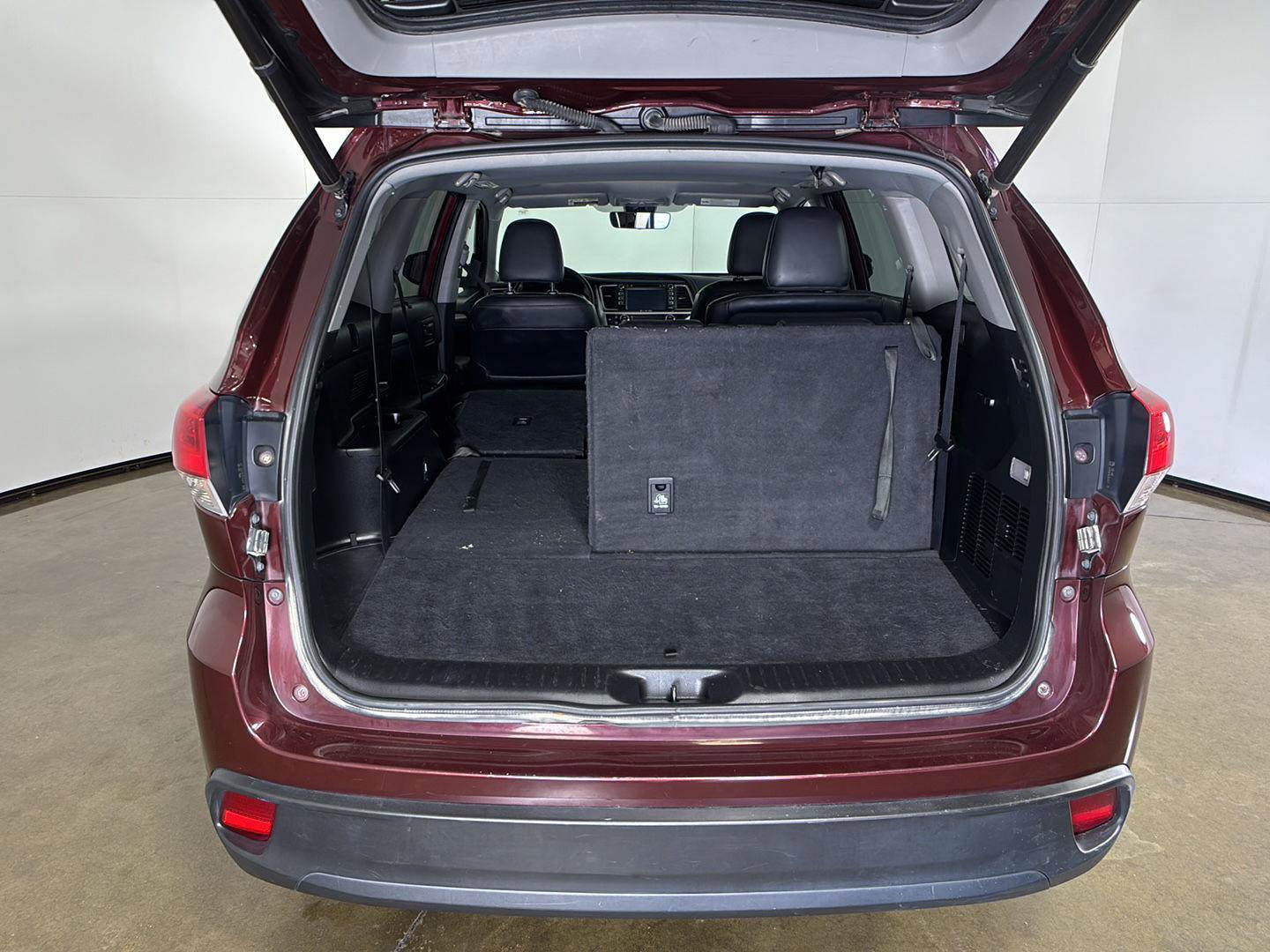 Used 2019 Toyota Highlander XLE AWD/4WD image 15