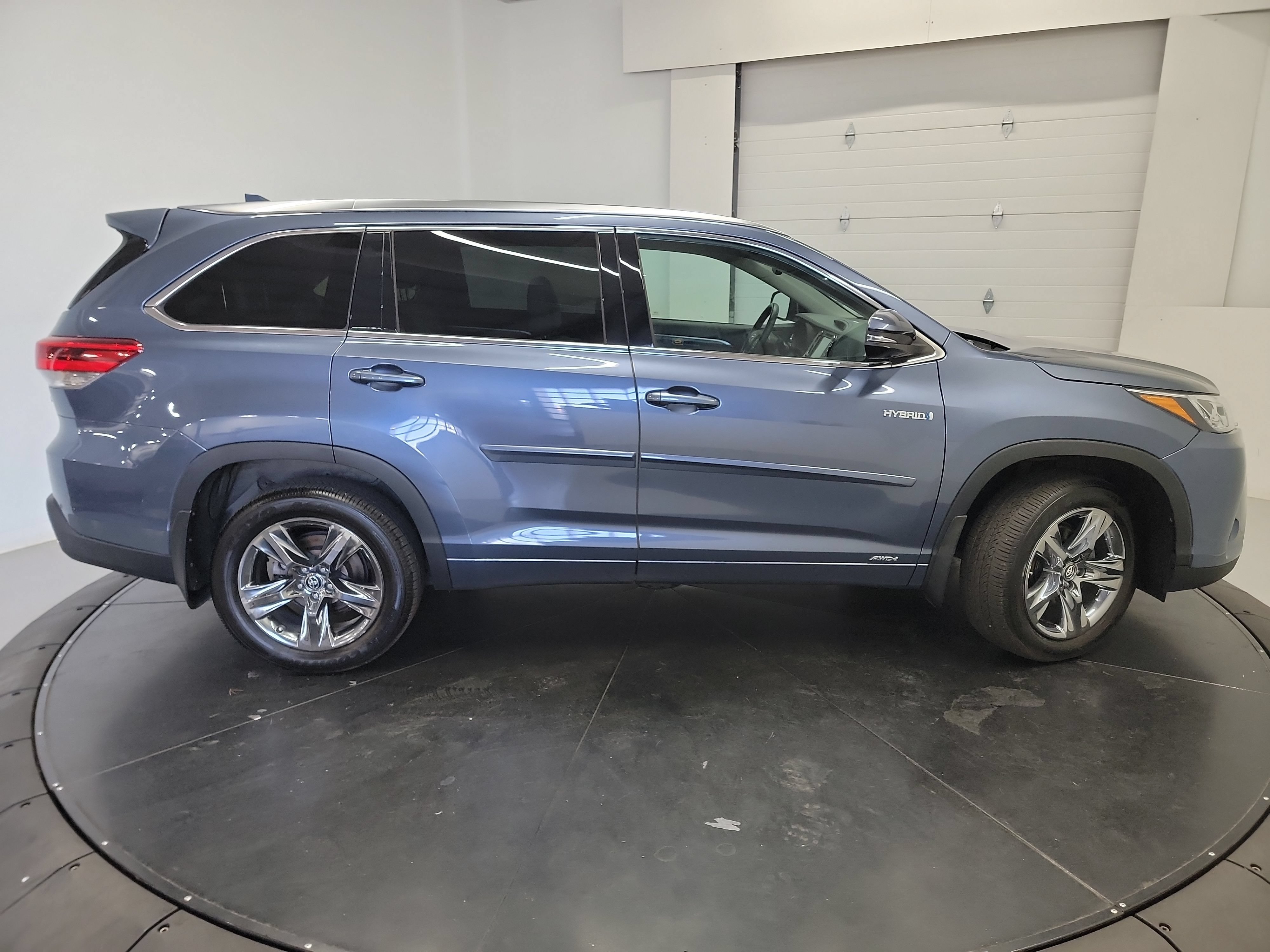Used 2018 Toyota Highlander Limited Platinum AWD/4WD image 11