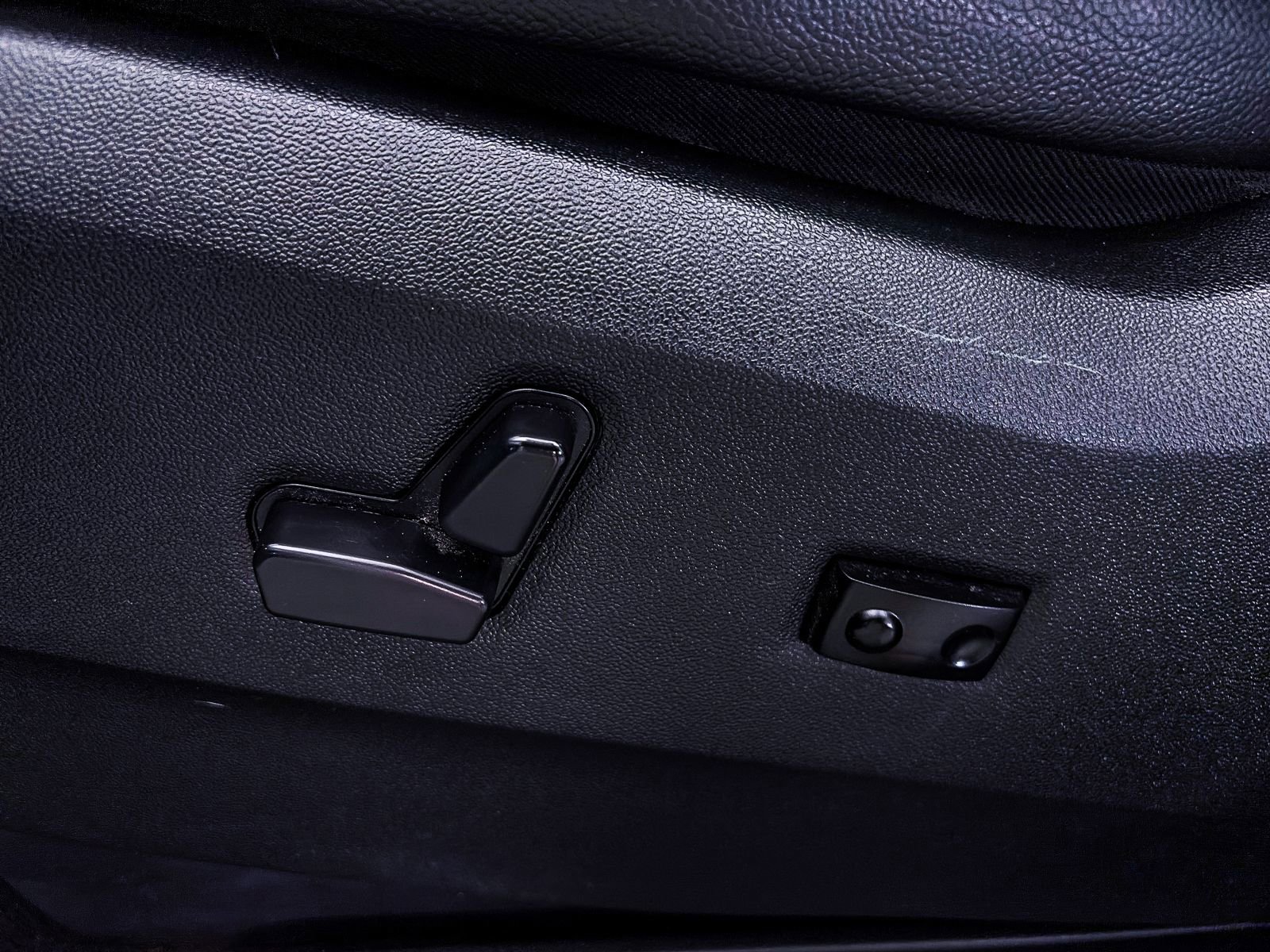 Used 2017 Dodge Grand Caravan SXT w/ Driver Convenience Group image 14