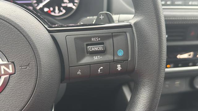 Used 2023 Nissan Rogue SV image 24