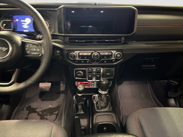 Used 2024 Jeep Wrangler Unlimited Rubicon w/ Convenience Group AWD/4WD image 12