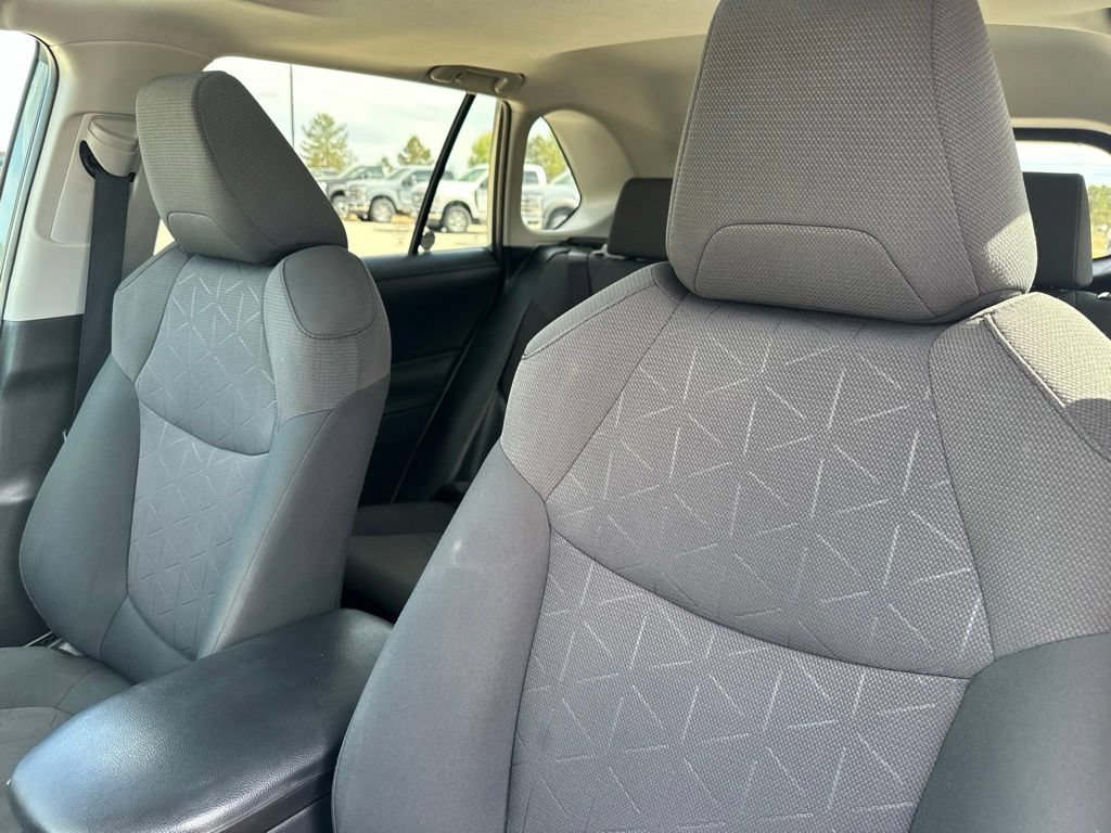 Used 2019 Toyota RAV4 XLE w/ Convenience Package AWD/4WD image 16