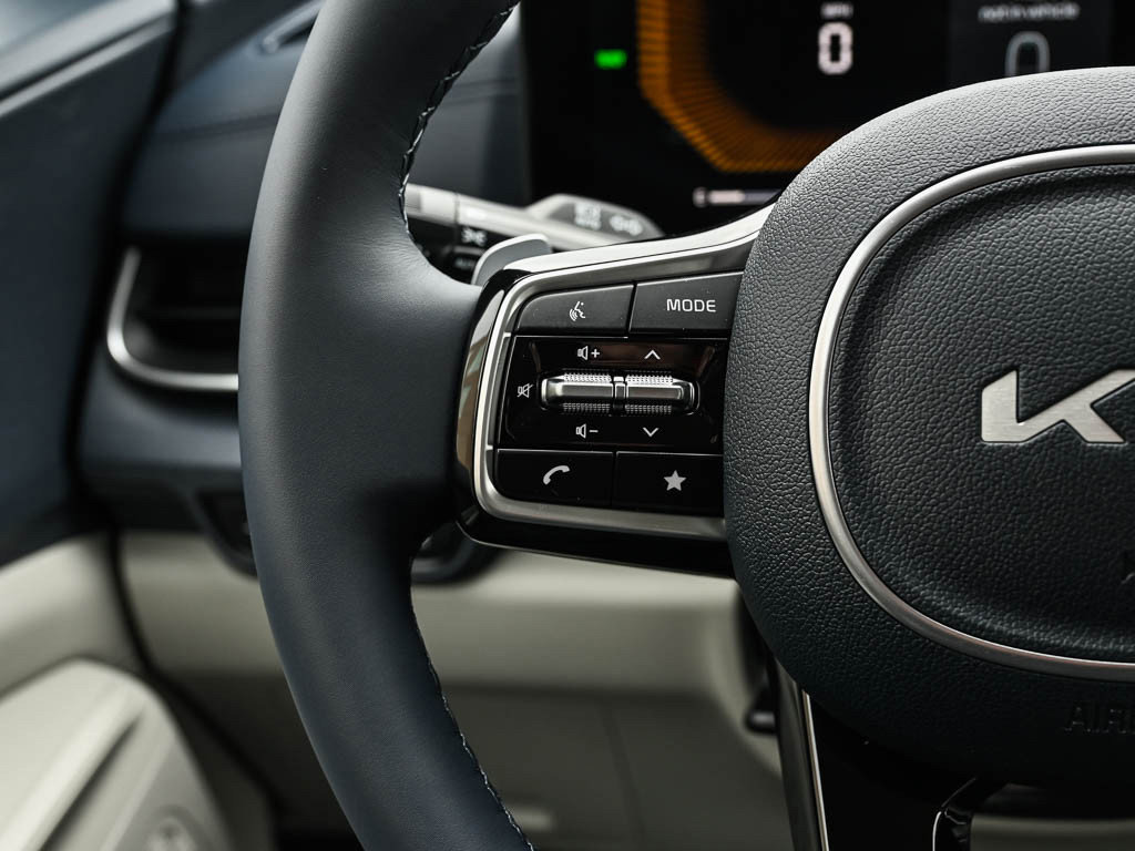 New 2026 Kia Carnival EX image 22