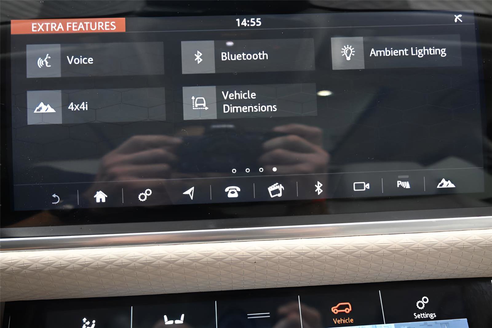 Used 2018 Land Rover Range Rover Velar R-Dynamic SE AWD/4WD image 29
