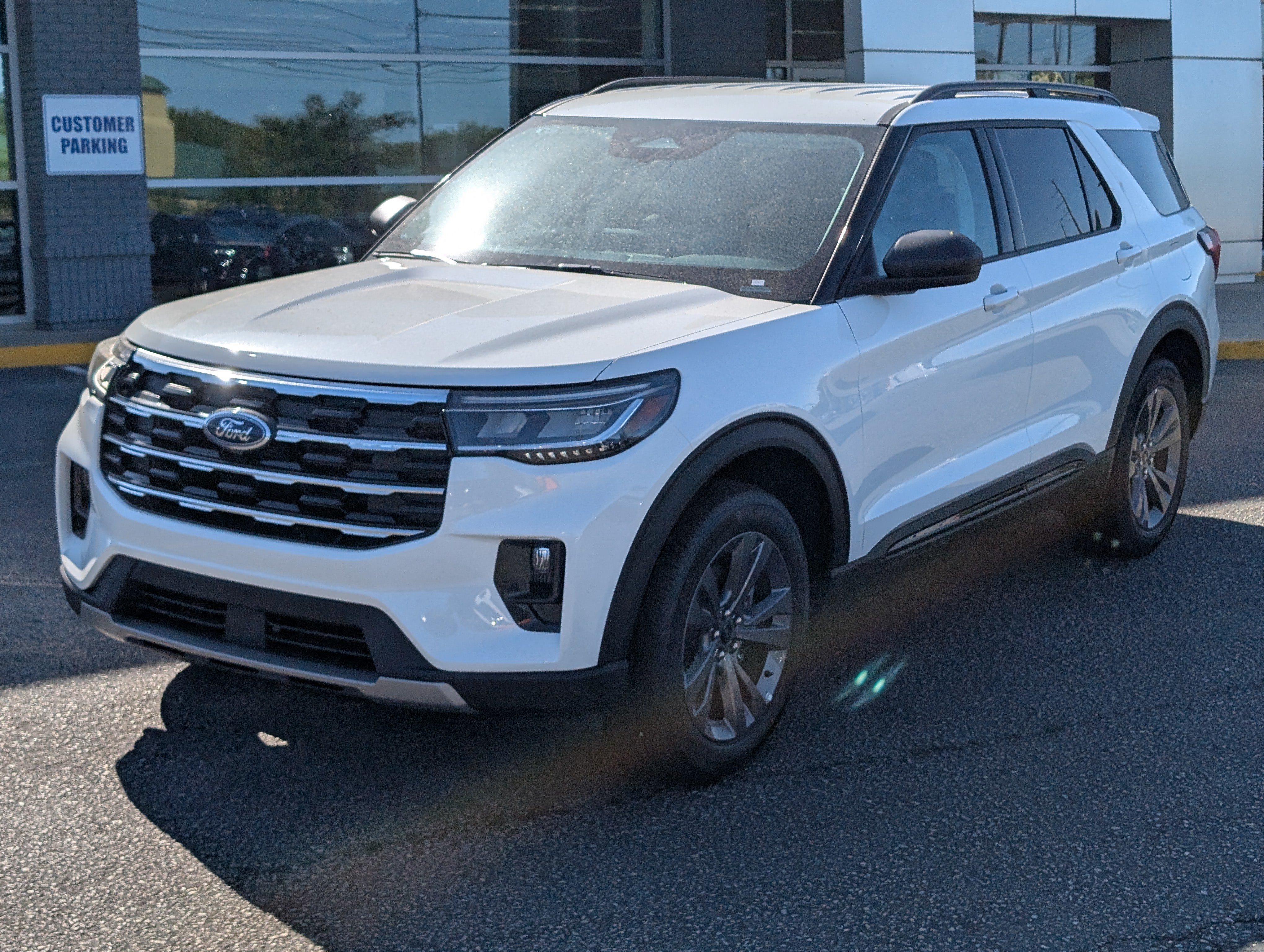 New 2026 Ford Explorer Active w/ Active Comfort Package AWD/4WD image 2