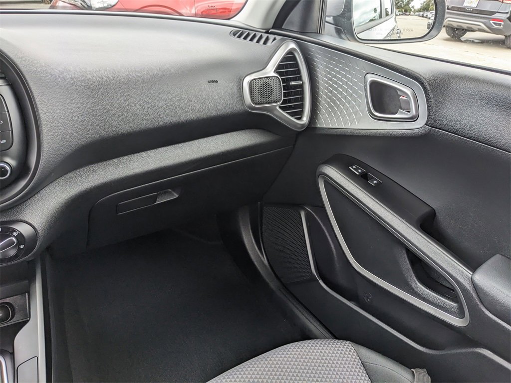 Certified 2025 Kia Soul LX image 18
