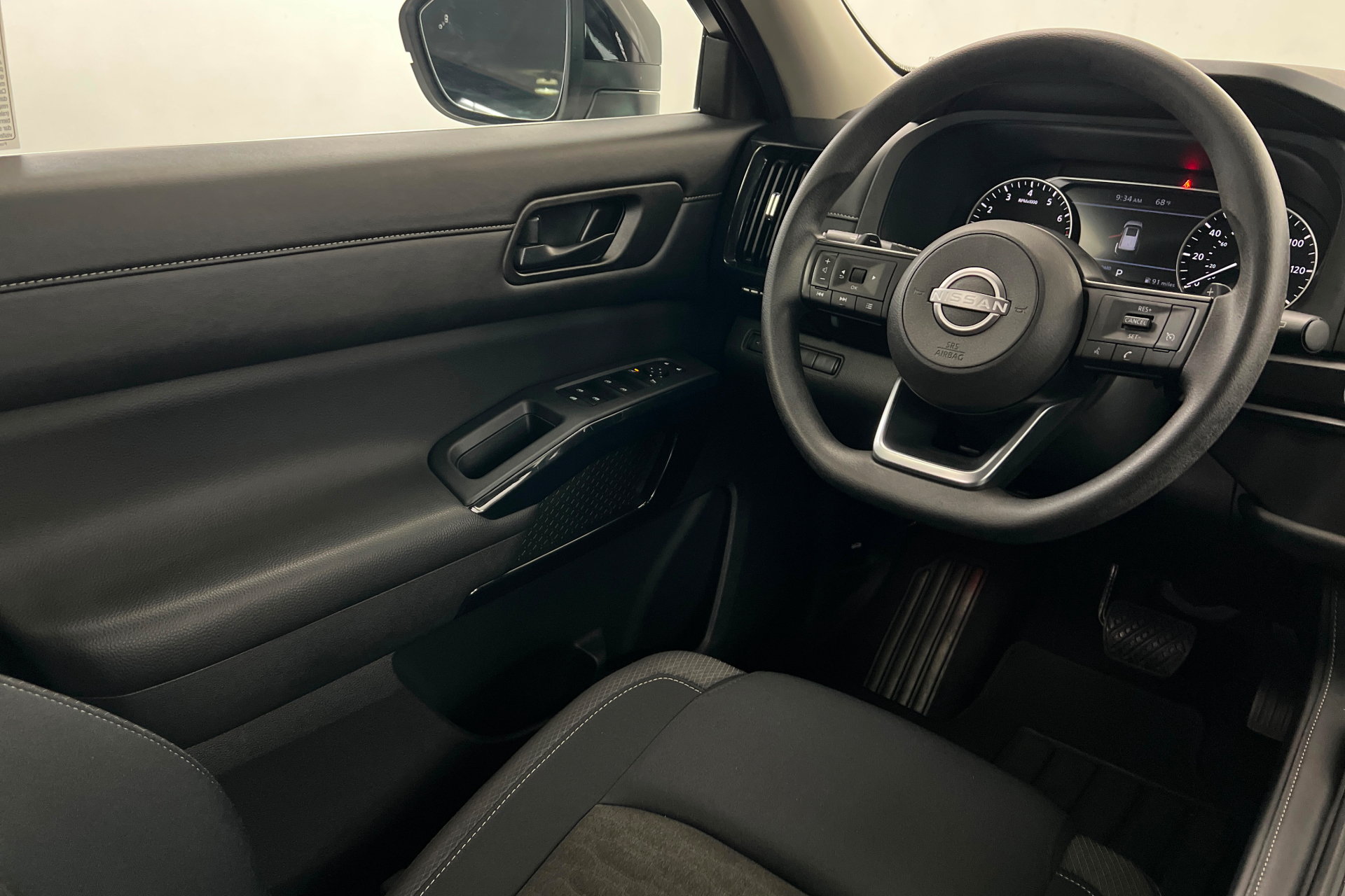 Used 2025 Nissan Pathfinder S FWD image 12