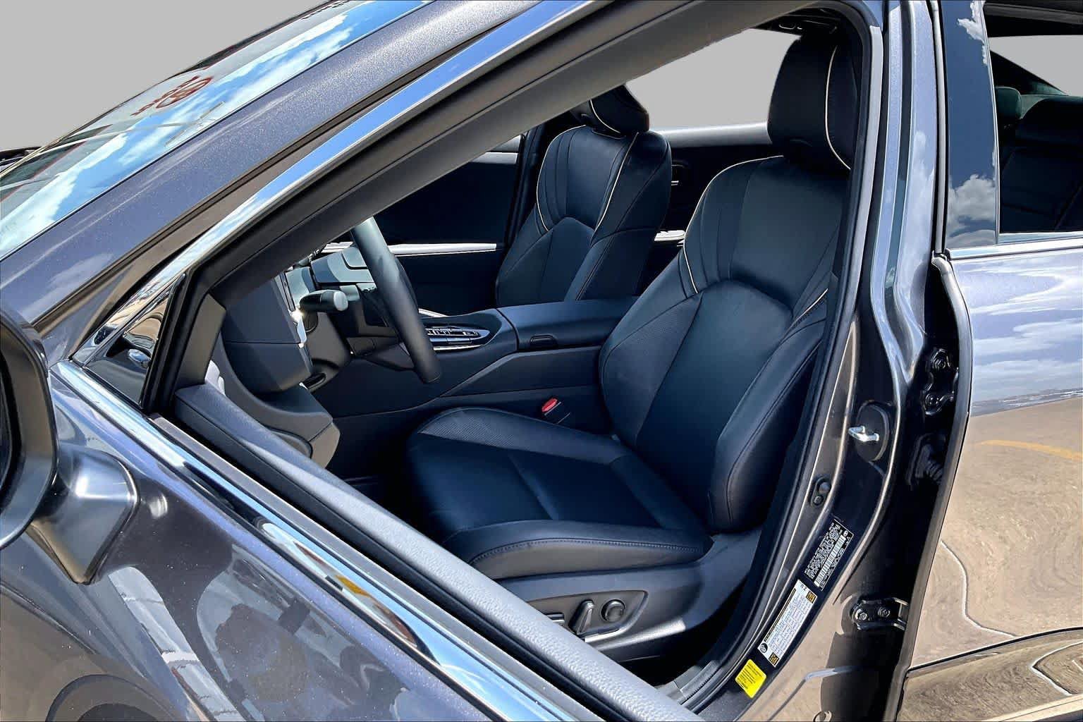 Used 2023 Toyota Crown AWD/4WD image 8