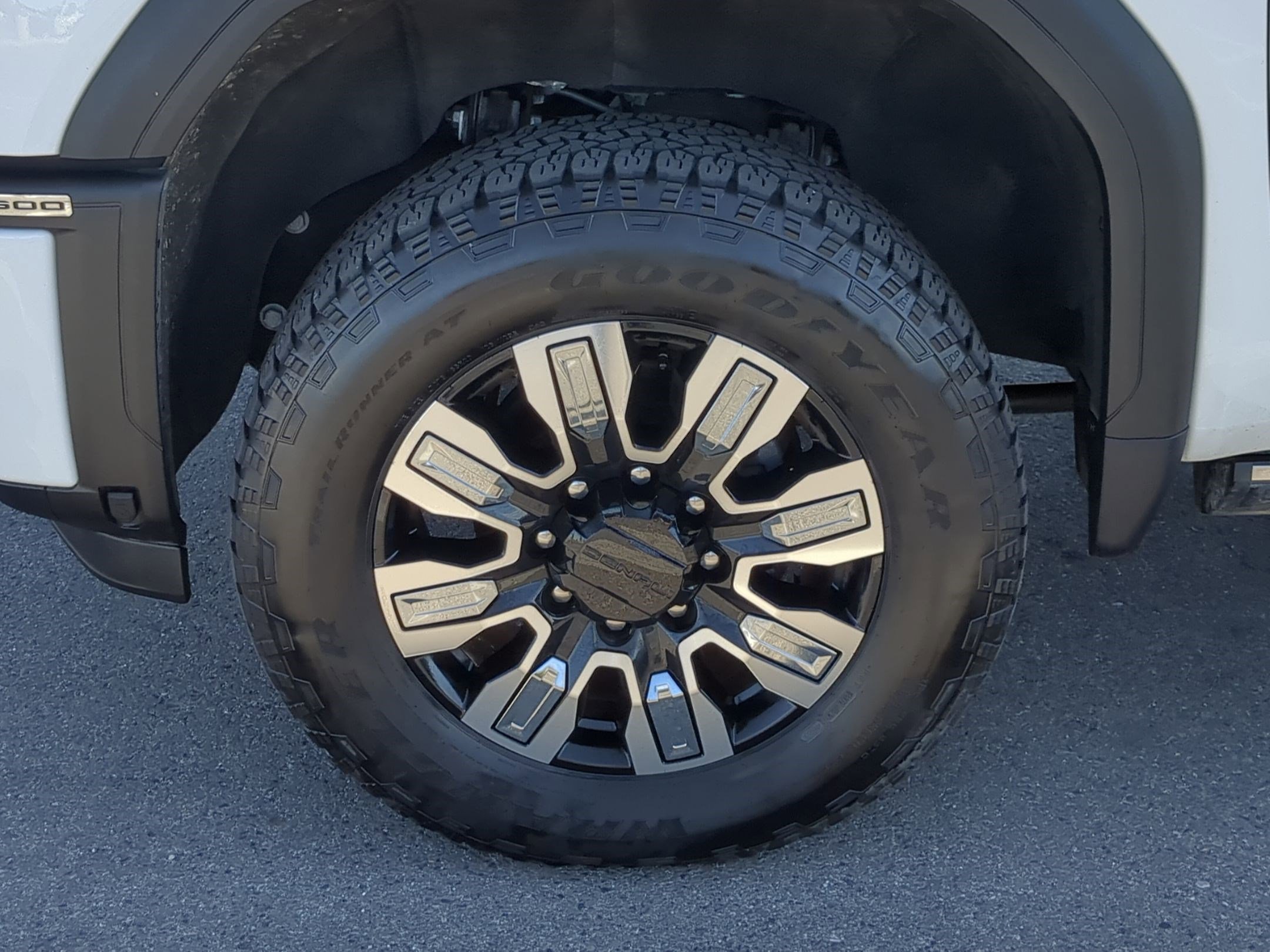 Used 2024 GMC Sierra 2500 Denali image 13