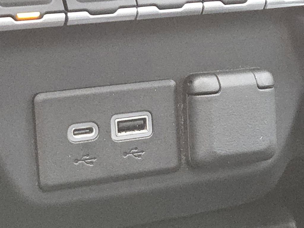 Used 2022 GMC Sierra 2500 SLT w/ SLT Premium Package image 32