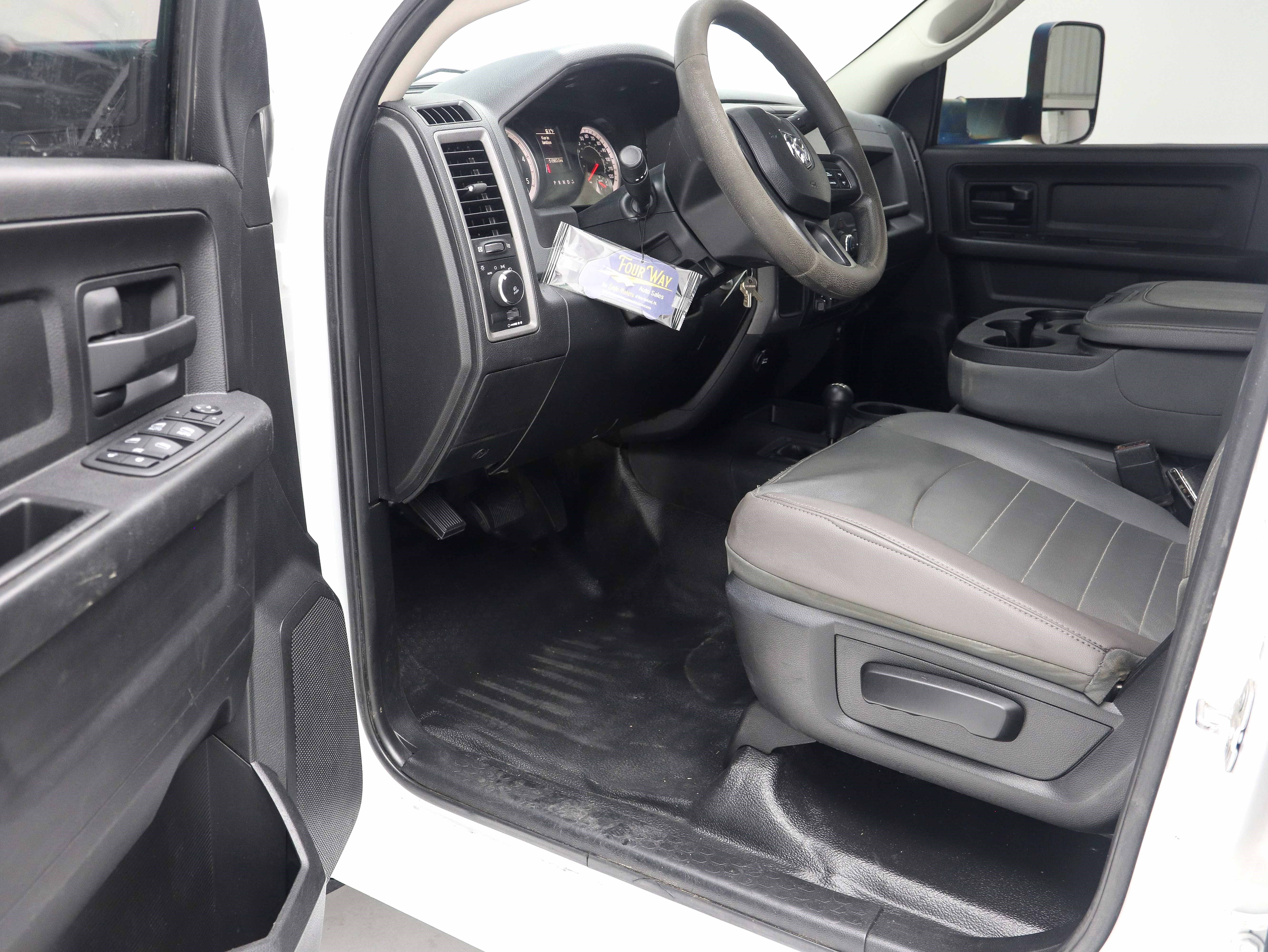 Used 2018 RAM 5500 Tradesman w/ Max Tow Package AWD/4WD image 29