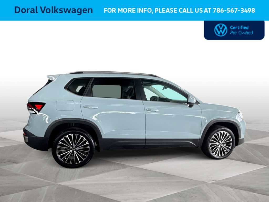 Used 2025 Volkswagen Taos SE FWD image 9