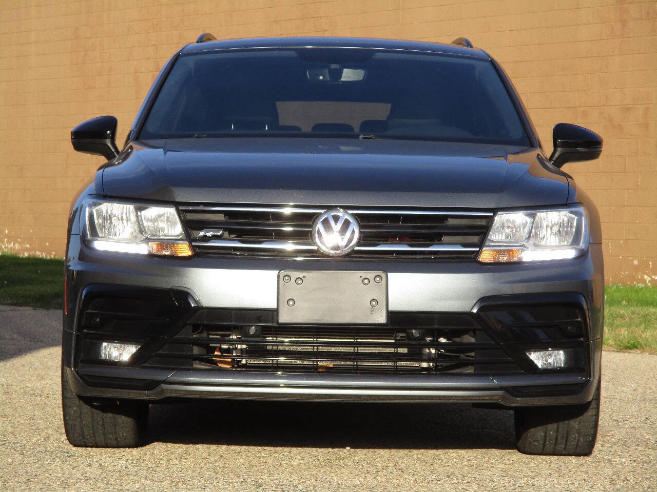 Used 2021 Volkswagen Tiguan SE R-Line FWD image 2