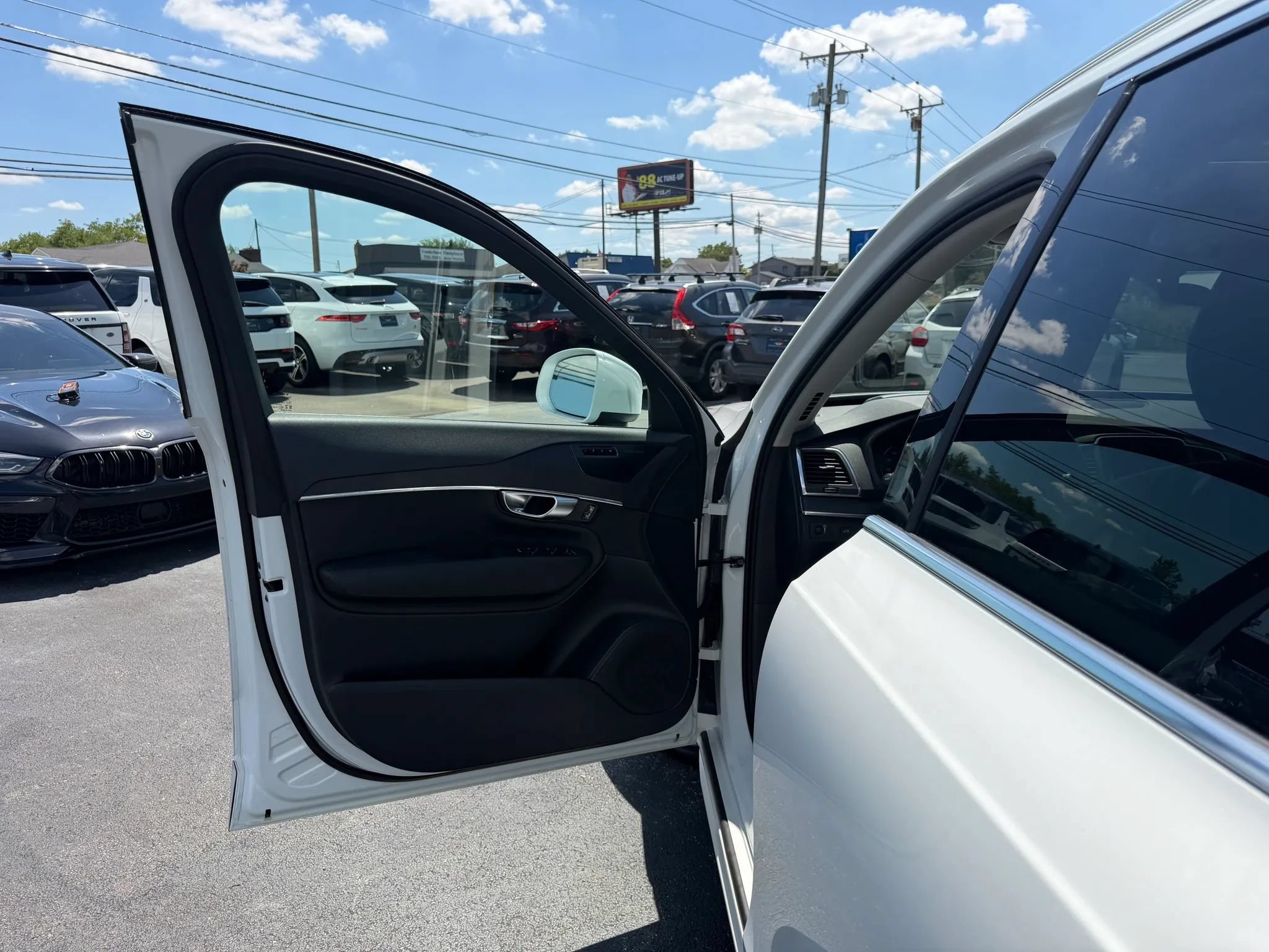 Used 2020 Volvo XC90 T6 Momentum w/ Protection Package AWD/4WD image 34