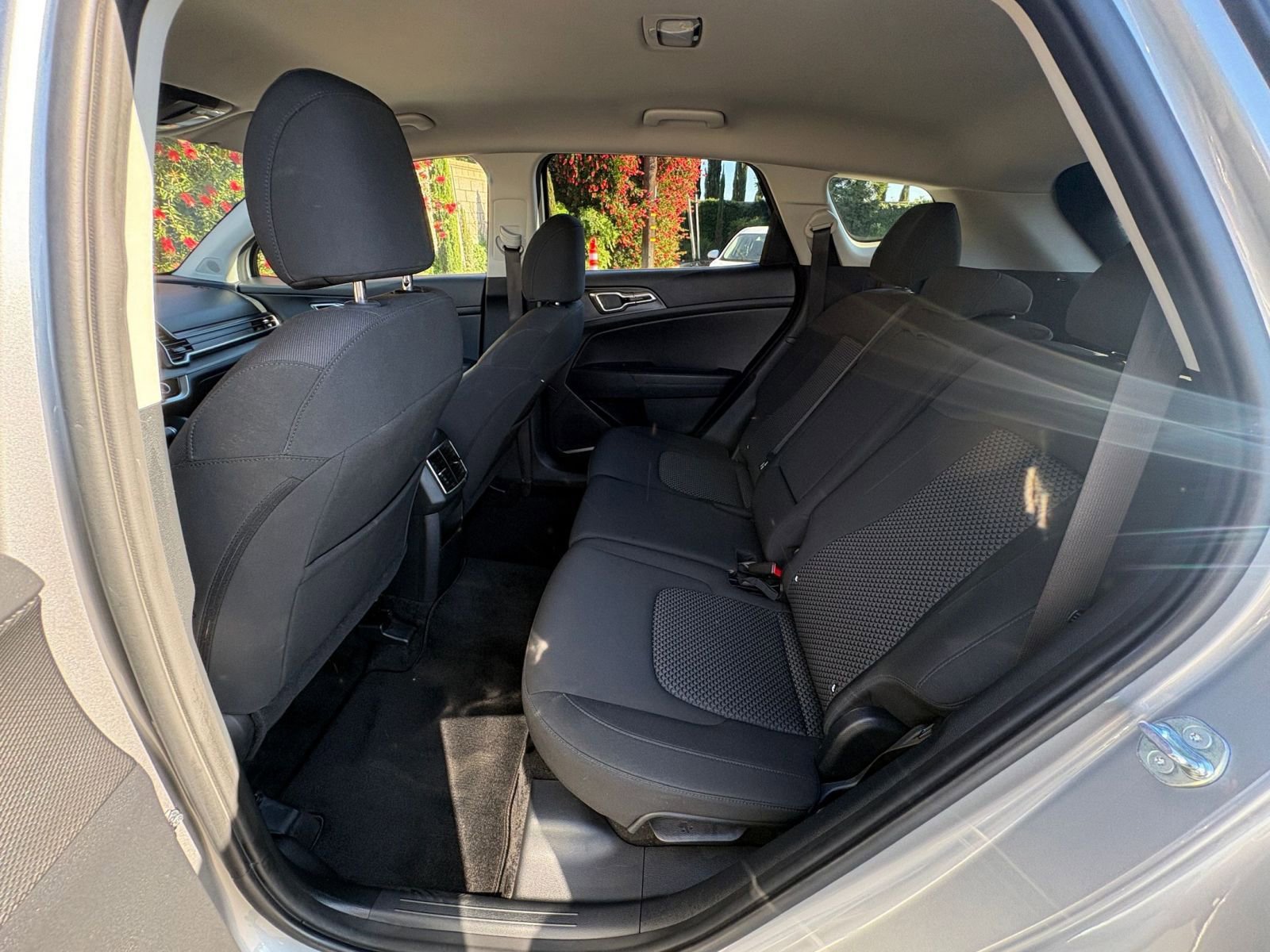 Used 2025 Kia Sportage LX image 24